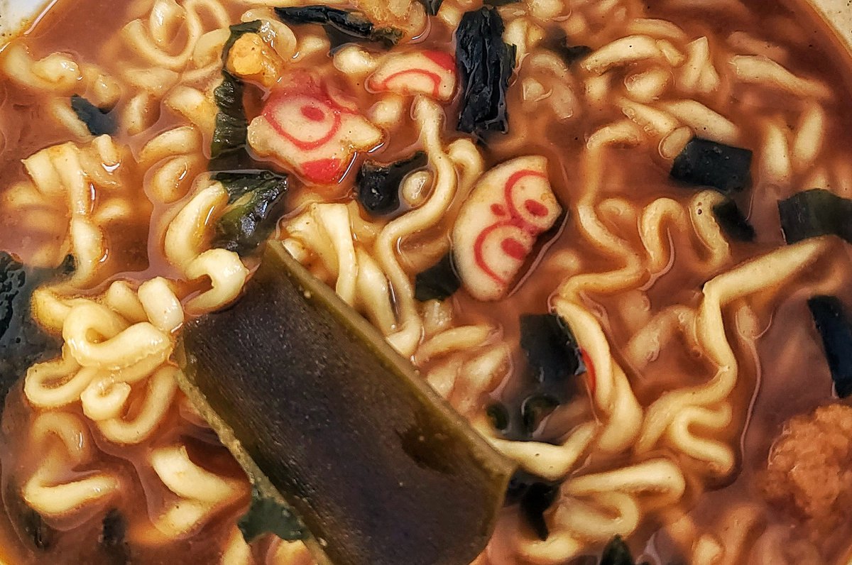 카구리 먹어봤다 
맛은 있는데 좀 자극적이야
카레라면보다는 라면에 카레스프를 넣은맛에 가까운 듯?! 갠적으로 그냥 너구리가 더 맛있었음