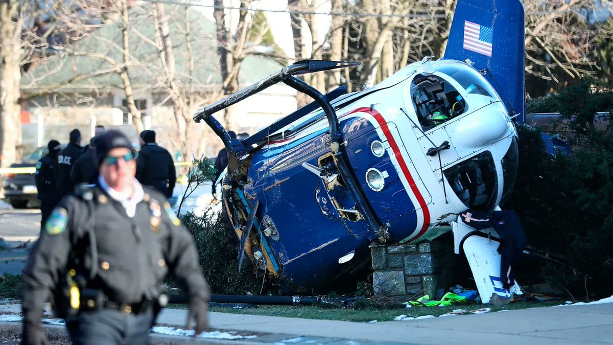 3 CREW MEMBERS & INFANT ESCAPE DEATH AFTER HELICOPTER CRASH IN DREXEL HILL https://t.co/U3KPtvgl0I https://t.co/mzgbMkwIrR