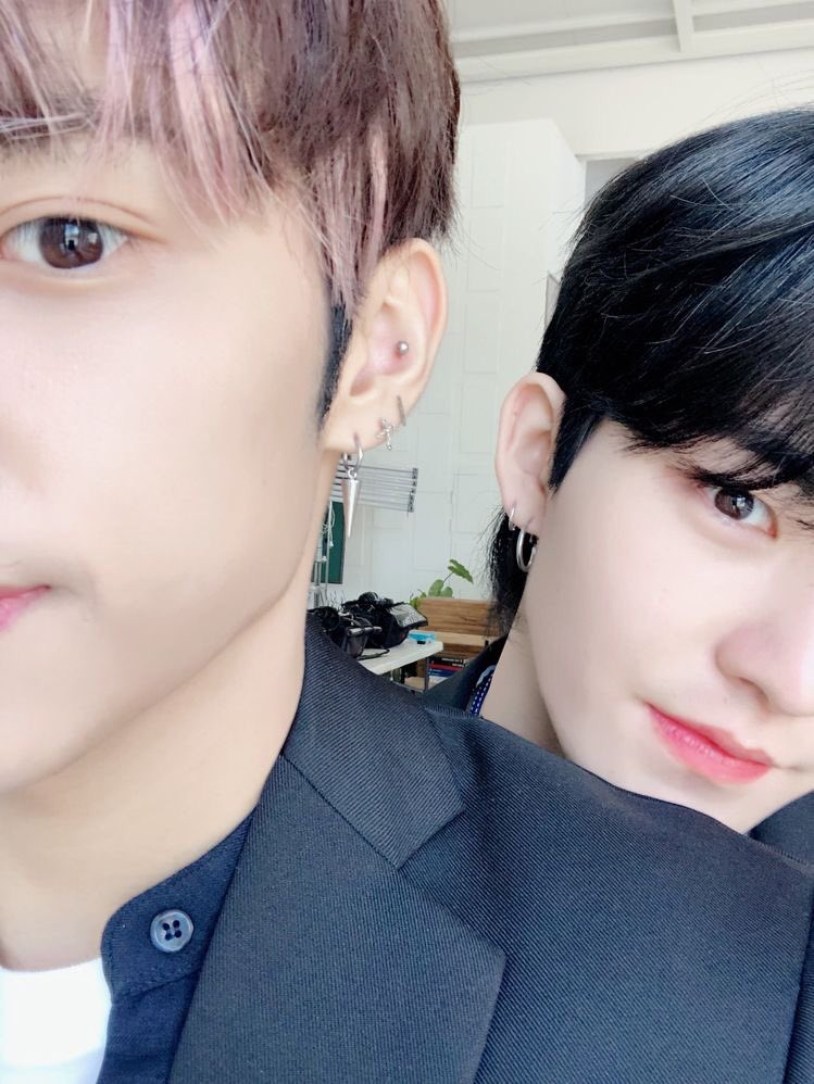 Two cutie bestfriend 🥺💗 <a href="/hourlyhyunjun/">closed</a> #SUNWOO #HWALL #선우 #현준 #더보이즈