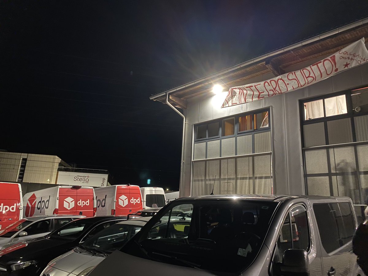 Azione sindacale all’alba sul tetto del deposito Dpd in Ticino contro i licenziamenti selettivi dei corrieri che chiedono condizioni di lavoro dignitose 
areaonline.ch/Reintegro-subi…