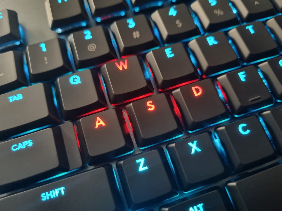 DazAction's tweet photo. I got a Logitech G815 LIGHTSYNC RGB to replace a G810 Orion Spectrum RGB.
It shouldn't take long to get used to it, but these keys are just muscle memory now.

@LogitechG @LogitechG_ANZ #PCGaming #PCGamer #GamingKeyboard #G815 https://t.co/h2vWAAtflj