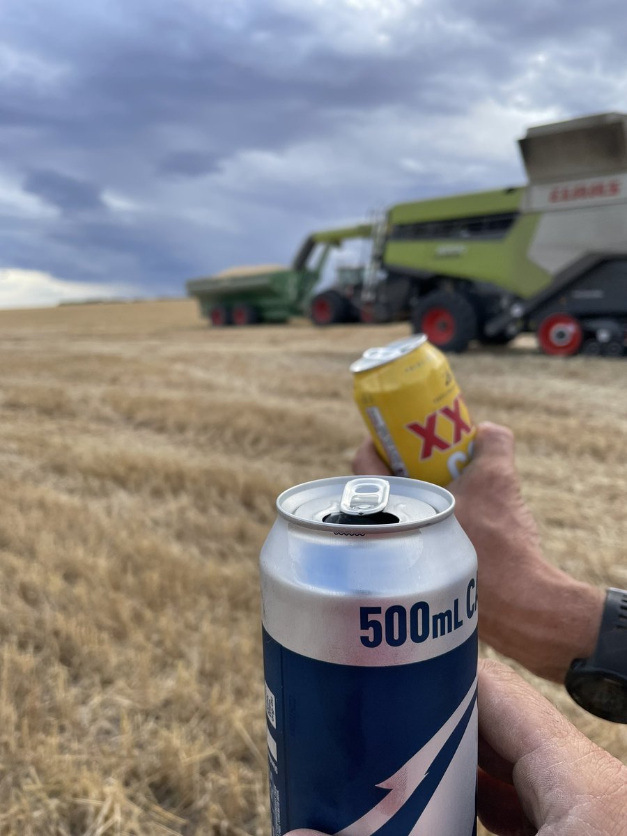 Truckies holding the show up ! 😜 full to the brim probably get rained out shortly