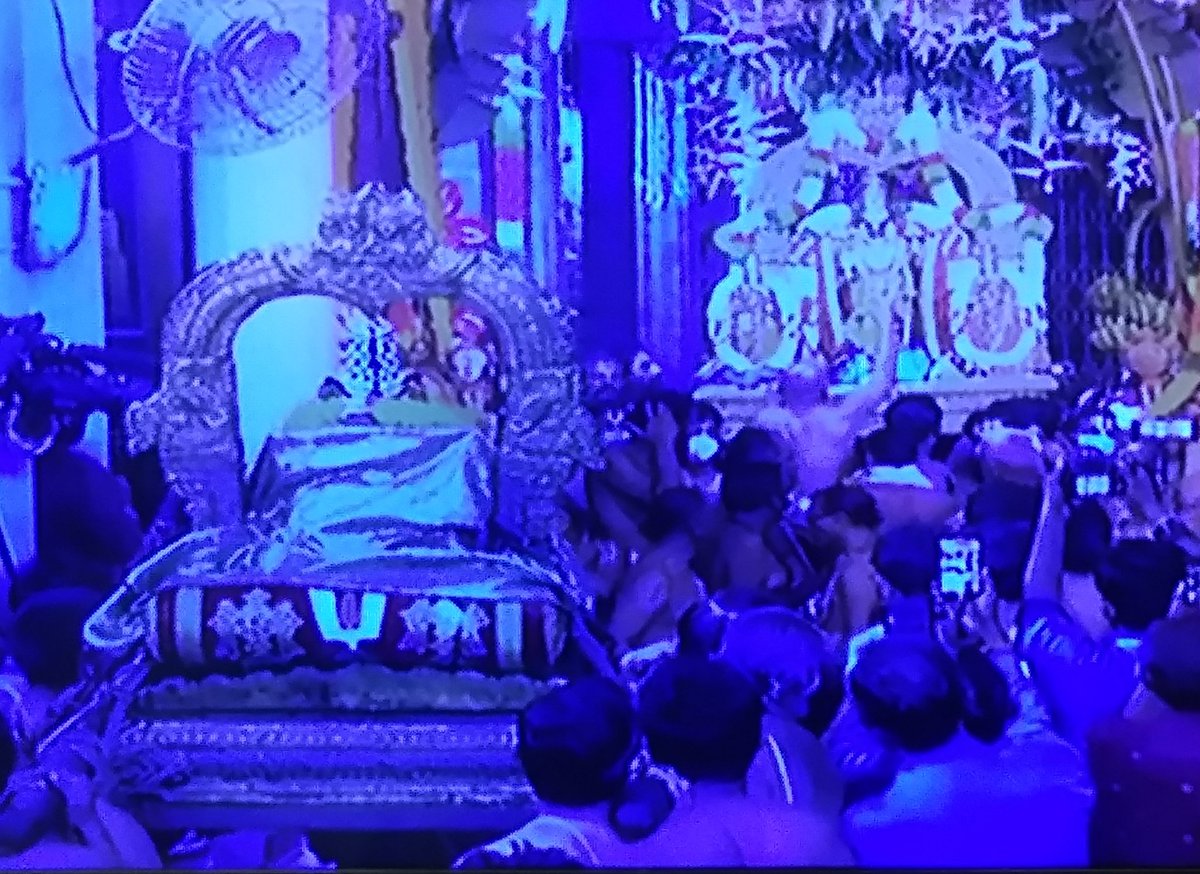 Today at Sri Parathasarathy Swamy Temple, Triplicane, Chennai

Paramapadha Vaasal Thirappu

Swamy along with HIS CONSORTS receives Nammazhvaar at Paramapadham 🙏🙏

Thanks to my Mama for sharing, Mom for explaining.