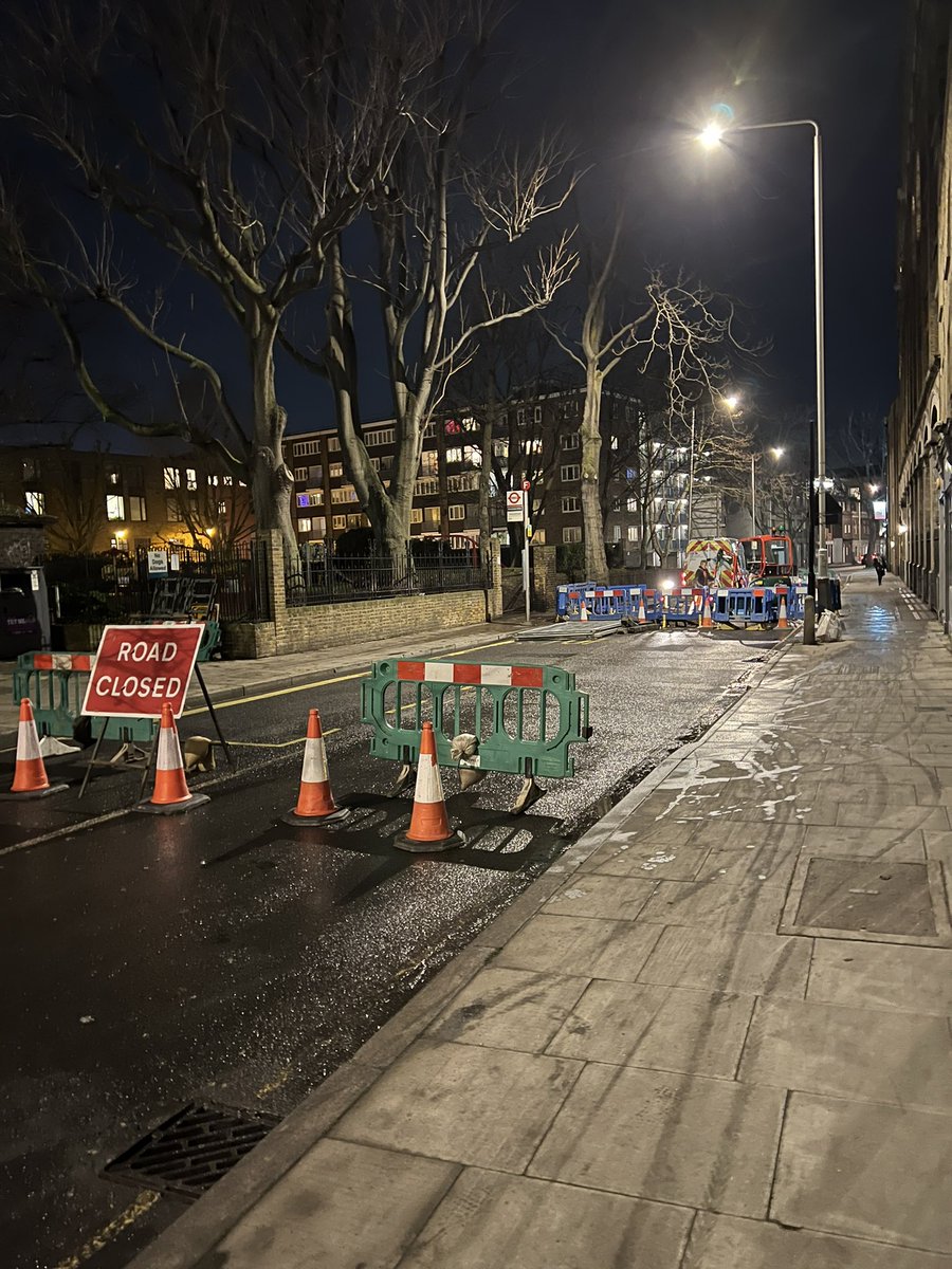 Skgrant90's tweet photo. Progress! Hopefully they can get it fixed asap! Thank you @thameswater 😊 https://t.co/8GYSIxIChv