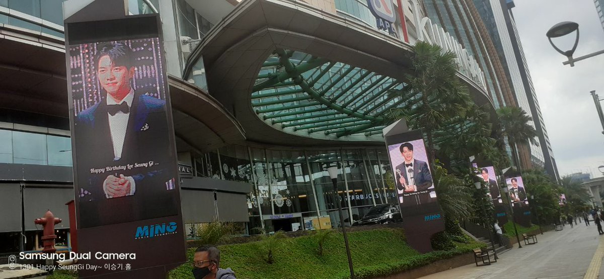LSG_hall's tweet photo. Finally❤️
BIRTHDAY ADS PROJECT FOR LEESEUNGGI; "Our Love"
Please accept a Small gift from Us,
We hope you like it.
We hope you are always in good health and happy.
We will always by your side❤️
Kuningan City Mall
13.01.22

#이승기 #LeeSeungGi
#이승기생일축하해요
#HappySeungGiDay https://t.co/U4H3uxTQLy