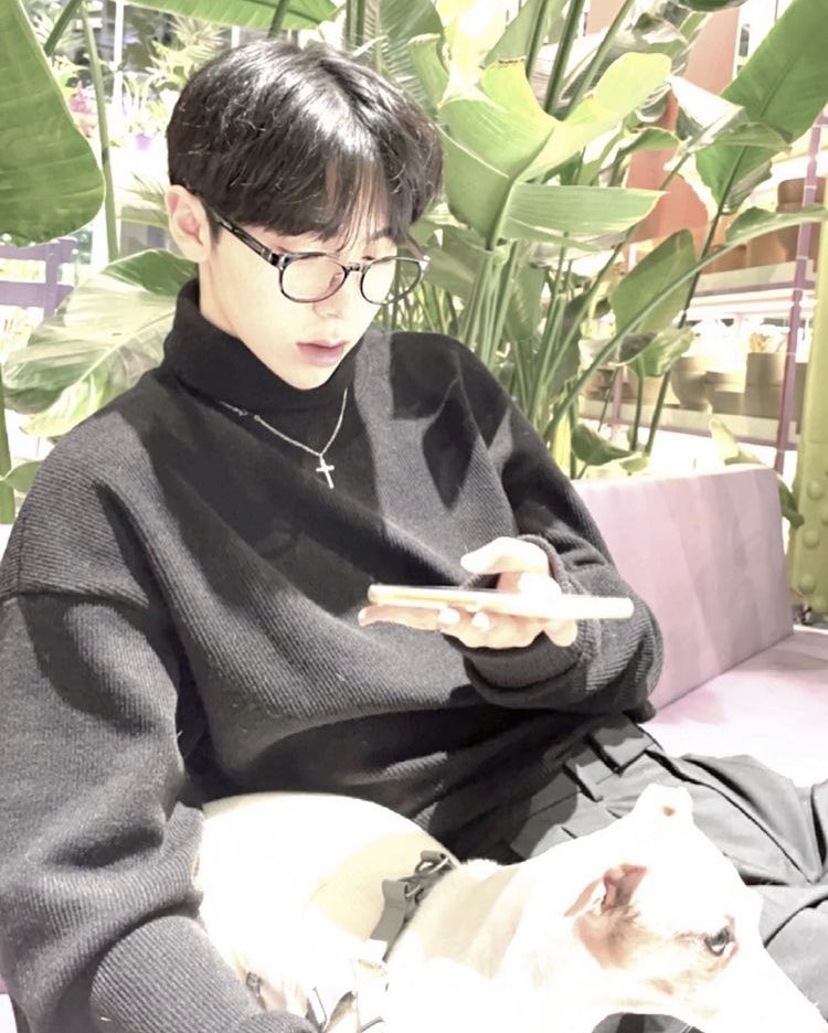 _wxochxn_'s tweet photo. #Trainee_A #WOOCHAN #우찬 💚 https://t.co/nEqMkUXse4