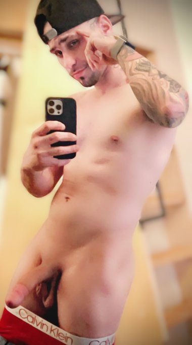 Who needs a good fuck before they go to bed #Retweeet #horny                        🔥 @adults_hot  ✔<a href="/tag/retweeet"class="tags">#Retweeet</a><a href="/tag/horny"class="tags"><span>#horny</span></a>