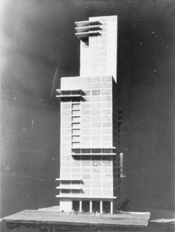 ro_almonacid's tweet photo. Que 100 años no son nada...
Proyecto de rascacielos para el concurso internacional del @chicagotribune presentada por #WalterGropius y #AdolfMeyer (1922).
Un proyecto icónico de la primera modernidad que aún sigue fascinándonos, ¿no?
#Feliz2022
#HappyNewYear https://t.co/YYO5vYC6ji