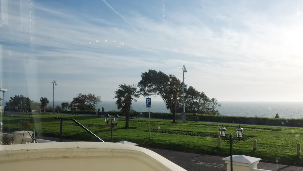 uk_sf_writer's tweet photo. New Year's Day on the #Folkestone #Leas from the #ViewRestaurant https://t.co/YHIhTeLpgK