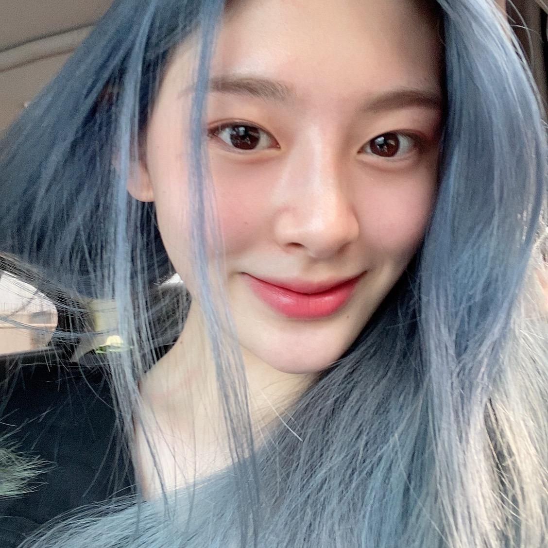seeun pics on Twitter: "blue hair seeun is so stunning we need her back!!  https://t.co/La89kbPUHM" / Twitter
