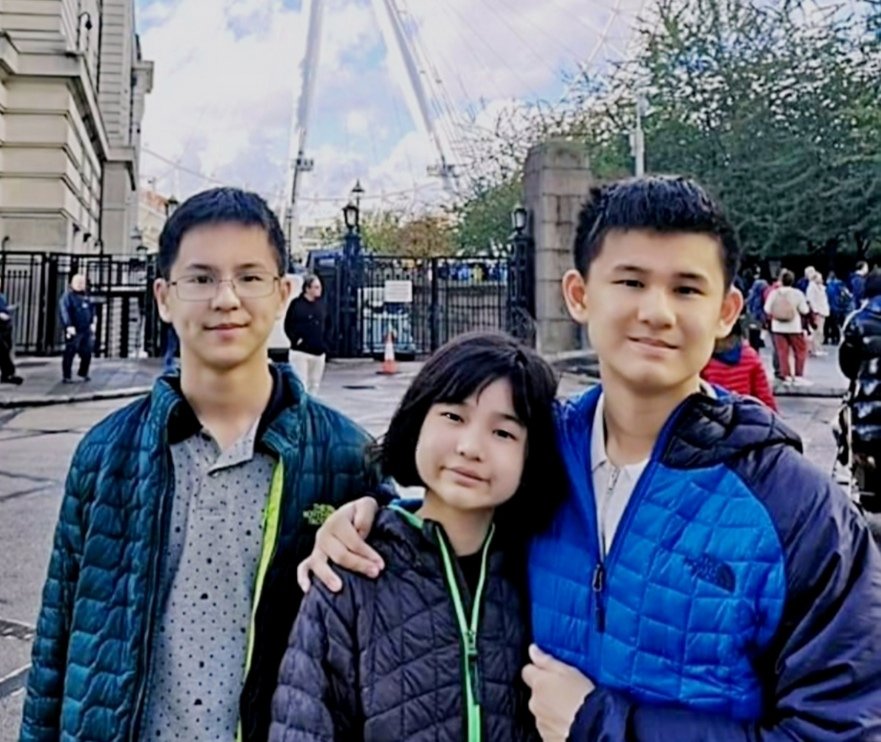 mayng888's tweet photo. #10yearthrowback at 2,5,7 years old, B,C & D were all #nonverbal but happy communicating in their own language. Am proud to see how they have grown to be kind, caring, close #siblings โค๏ธ
#autismlove
#deafawareness
#autismfamily https://t.co/q5Ws72GrXV