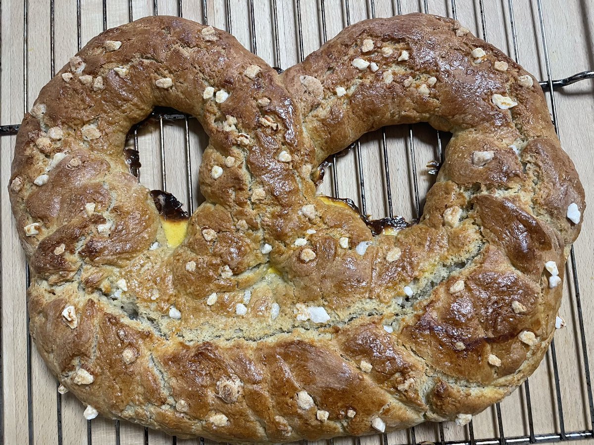 BriegerAndreas's tweet photo. Ein schönes neues Jahr! #Neujahrsbrezel https://t.co/sGsXP4vBMR