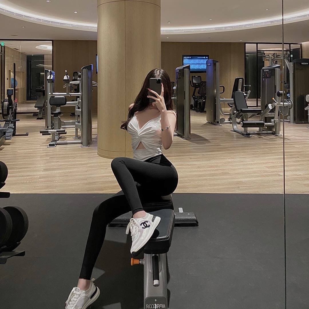 yuhuiwang5's tweet photo. In 2022, I will be rich, thin, and beautiful. https://t.co/C4BfiNK0uA