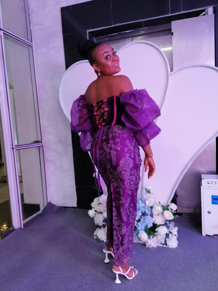 FelicityCouture's tweet photo. 😘 #AbujaTwitterCommunity for d trust in 2021. We are going bigger this 2022 don't be left out. "@FelicityCouture sews You slay"

So, If MTN 2GB SME data isn't too small for you, let's know in d comments. Make sure u follow us &amp; RT. Will pick winners randomly
😍Happy New Year😍 https://t.co/rvQdZkFuL7