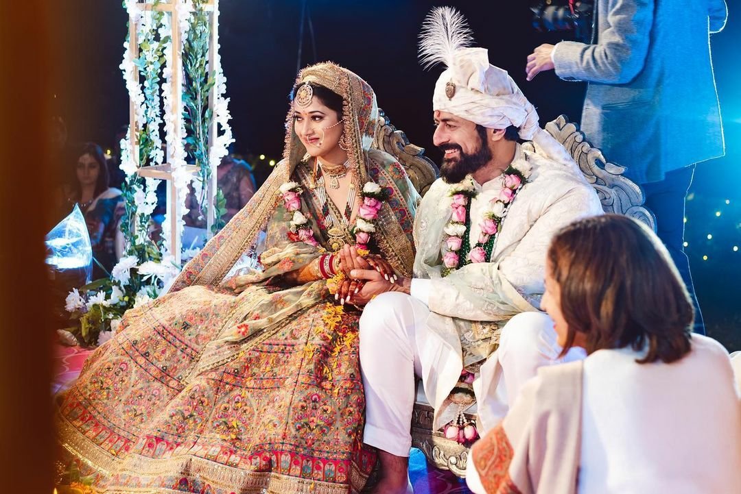 DelhiTimesTweet's tweet photo. "Need all your love and blessing in this new journey," says @mohituraina as he ties the knot with #Aditi; shares pics

#MohitRaina #Uri #Wedding #Bollywood https://t.co/IuauMj8F0J