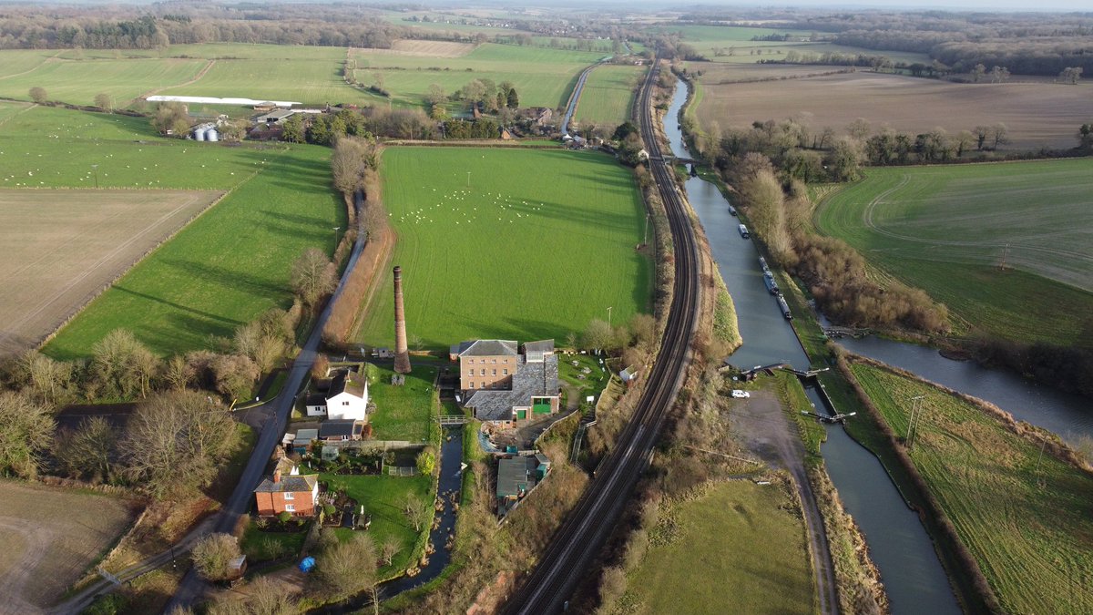 PaulWhitewick's tweet photo. The magnificent @croftonbeamengs sat alongside the @GWRHelp Hants and Berks Ext Railway and of course the @KACTReading @KandA200 Kennet and Avon. https://t.co/DUG9JZWvvb