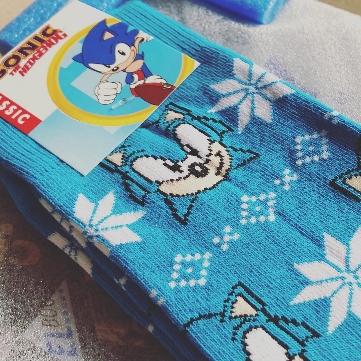 WeHeartBoxArt's tweet photo. You can’t beat getting a @bitmap_books parcel, especially when it comes with some #SonicTheHedgehog socks! A great way to end 2021. 

Happy new year everyone! 

#retrogaming #retrogamer #bitmapbooks #gameboy #nintendo #boxart #videogames #gamersunite #happynewyear #books #artbook https://t.co/frNbnOshYV