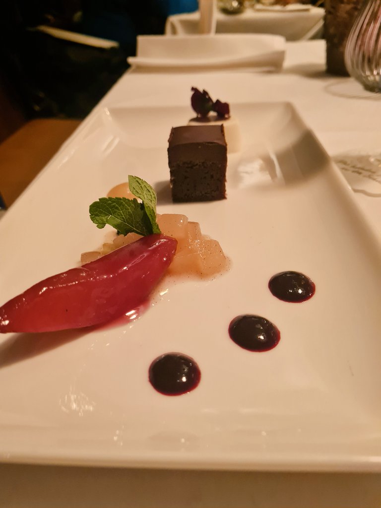 Swabiangirl's tweet photo. 2021 genüsslich beendet. Die 9 Gänge waren ein Traum https://t.co/V0pSHLUUUu
