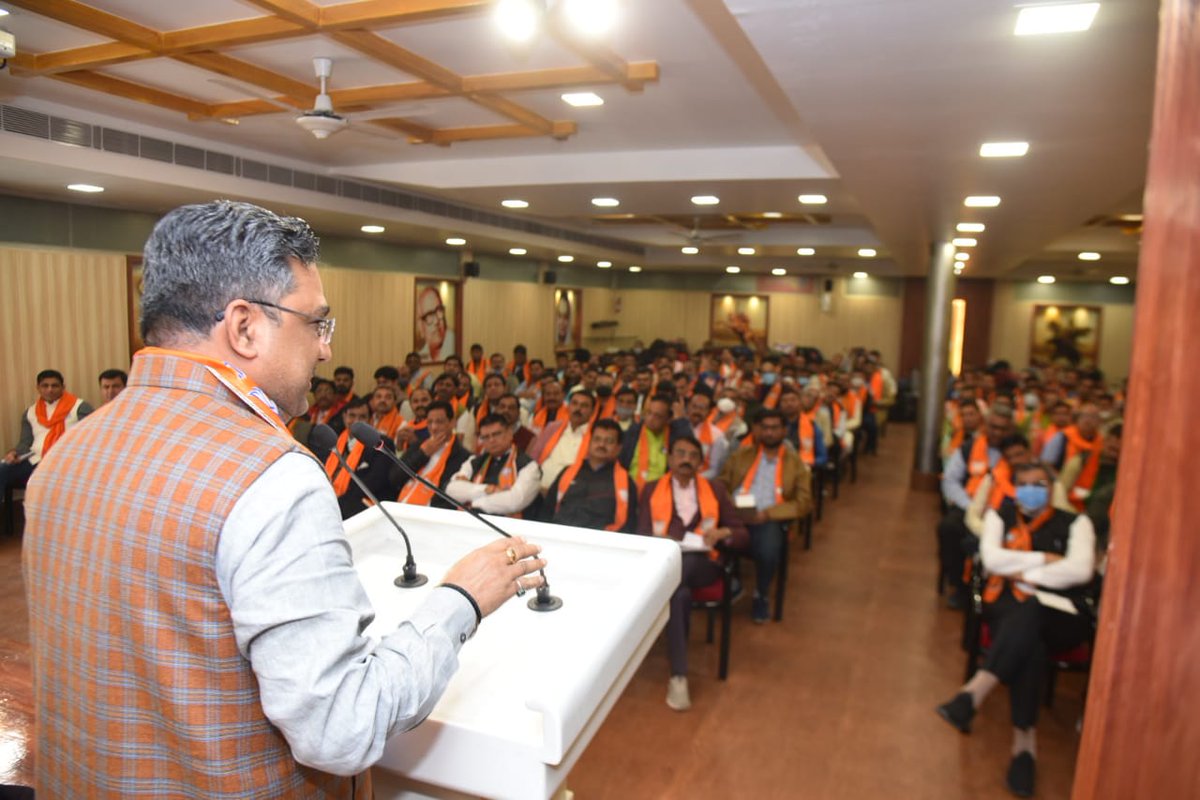 sunilbansalbjp's tweet image. आज प्रदेश मुख्यालय पर गुजरात प्रदेश के प्रवासी कार्यकर्ताओं की प्रदेश बैठक को संबोधित किया।
@BJP4UP @BJP4Gujarat