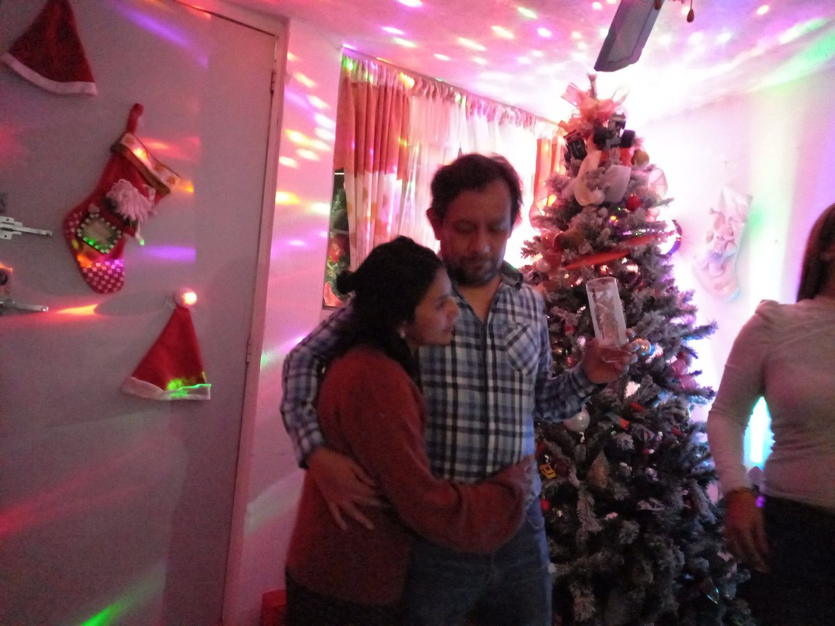 DntPunk's tweet photo. Mi bro, vino a estar conmigo en año nuevo.
#EsLaNeta https://t.co/T1yeu7bpNZ