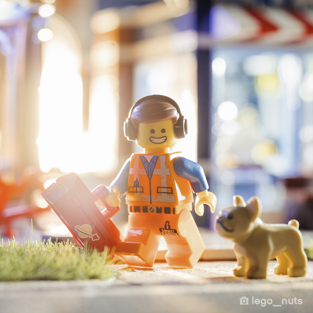 LEGO_Group's tweet photo. Today, treasure the first sunrise, first workout, first furkid moment, first laugh, and other firsts of 2022. Happy New Year, everyone! 

📸: @lego_nuts https://t.co/75Qt5Geuz7
