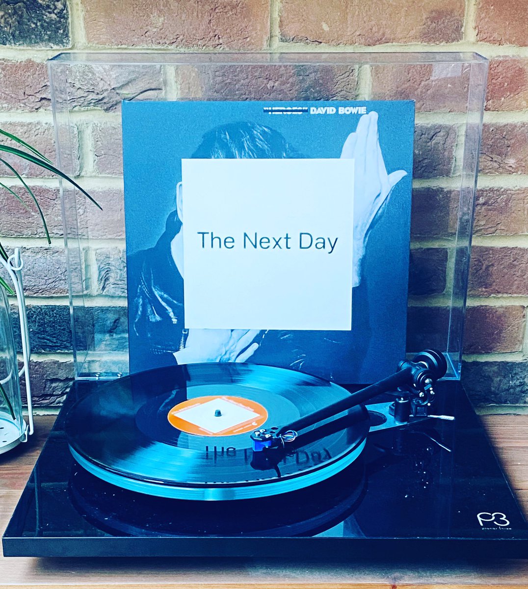 This is how I am kicking off 2022… ❤️❤️❤️.. seems appropriate 
#newyear #newyearsday #positivity #positivevibes #newstart #bowie #davidbowie #thenextday #genius