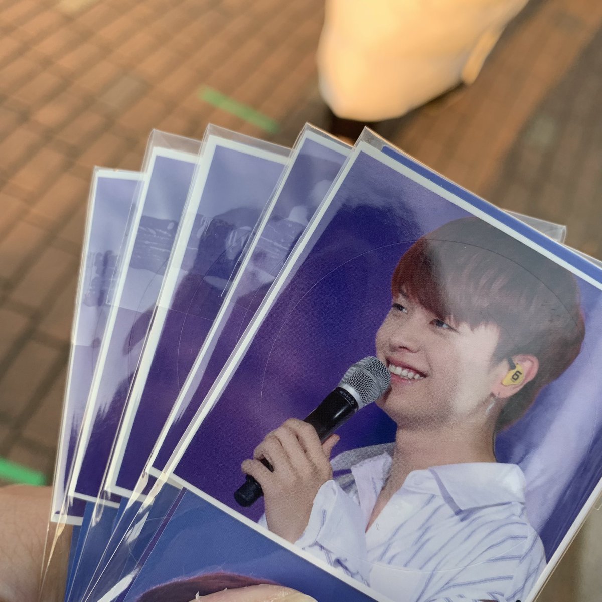 subthdl_O321's tweet photo. 현장에 있는 사람 있을까ㅏ 별건 아니고 성재 생카 했던 포카랑 도무송 쪼금 가져왔는뎅 만나서 받아주라~~ https://t.co/V5BUI0iVa0