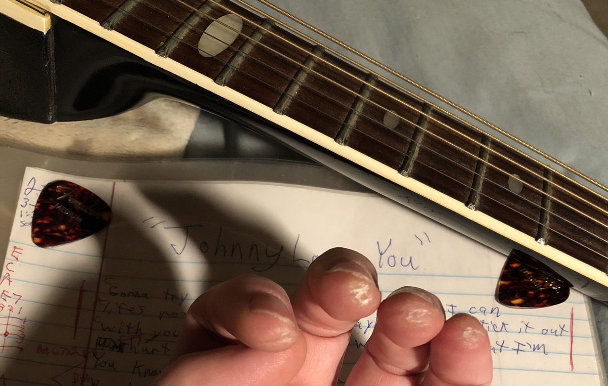 JohnnyEAwesome's tweet photo. #WKAwesome #Guitarist #guitar Last guitar fingers of 2021😁🎸 ✨🎶 https://t.co/vb342k17xN