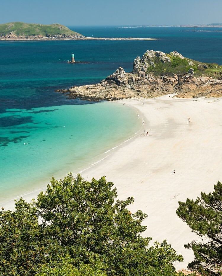 007_blaco's tweet photo. Bloavezh mat 2022...😘🥂💕 #Bretagne #bonneannee2022 #Annee2022 #BonneAnnee #pensees #vous #amour #Joie #bonheur #couleurs #bleuvert #regard https://t.co/yi2OjTw96P