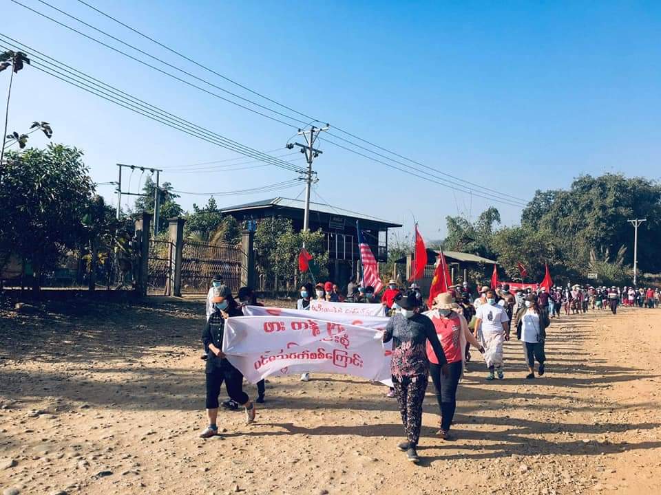 Anti-coup revolutionary strike in Kachin's Hpakant is so powerful today. 🪧

#2022Jan1Coup #ToFederalDemocracy2022 #WhatsHappeningInMyanmar