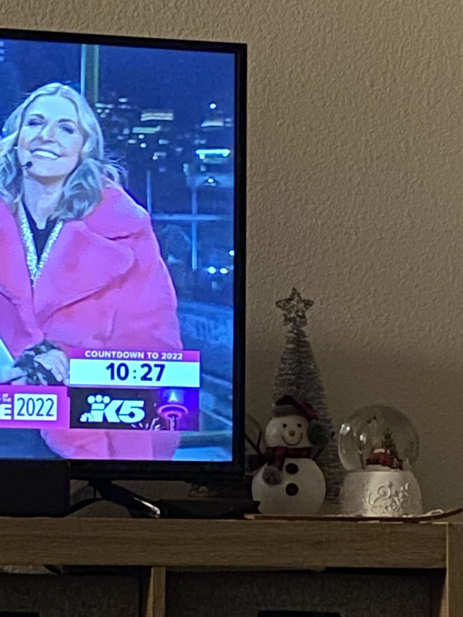 nicole_308's tweet photo. #NYESeattle https://t.co/jdoOlam3R5