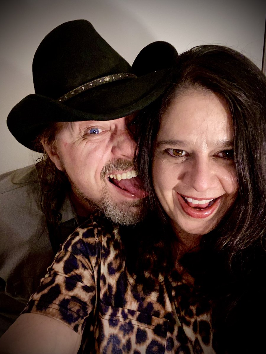 revilutionband's tweet photo. @revilutionband Happy New Year from the Seitz’s! https://t.co/I3iUIMvlqj