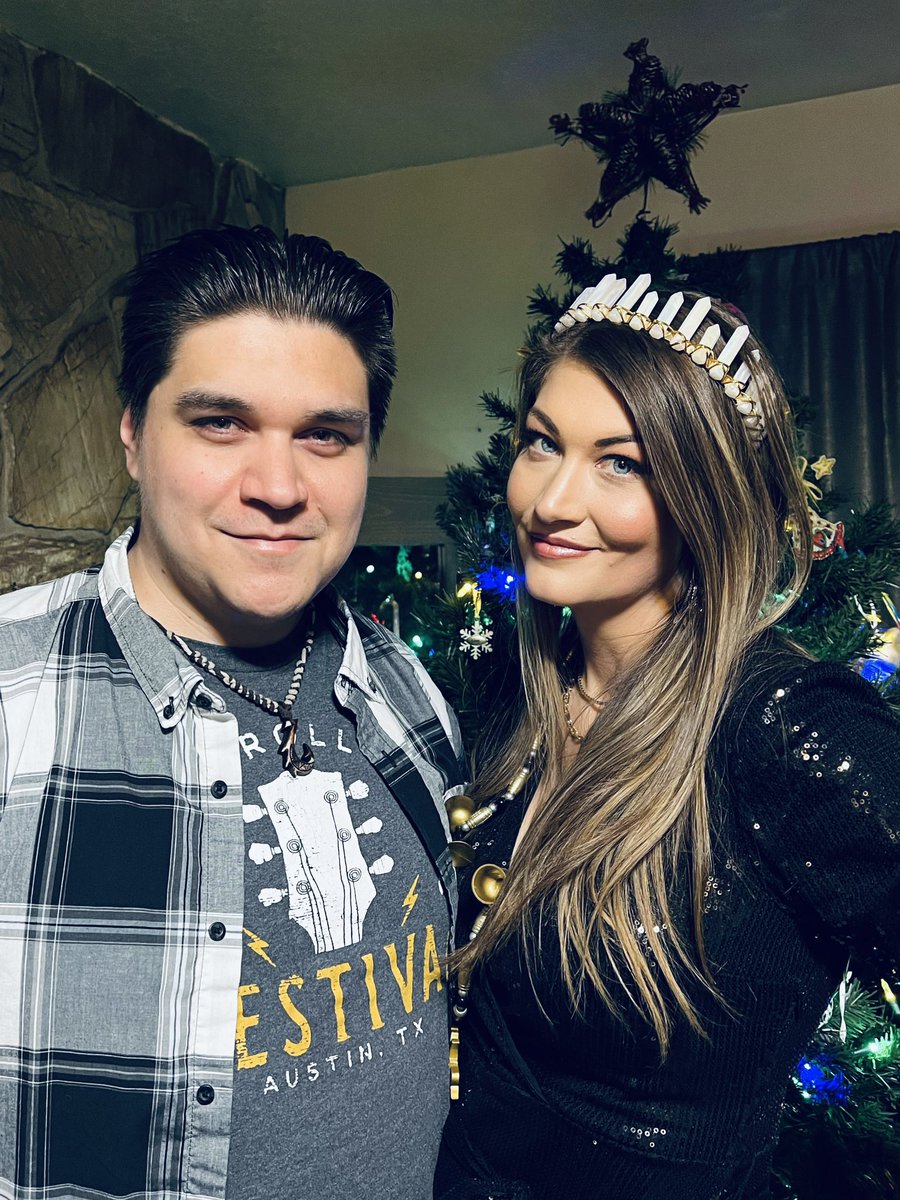 silverpixie_37's tweet photo. Happy New Years, Bolt Fam ⚡️⚡️⚡️⚡️@chargers @kiwi_filmmaker https://t.co/NTgkm1eCw6