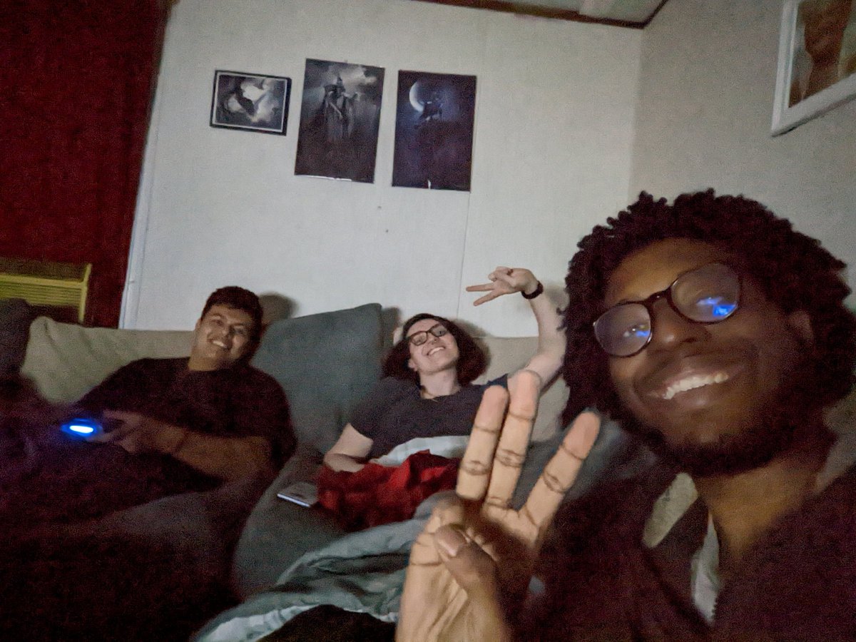 Emperorzoan's tweet photo. It's good to have friends. Happy New Year! #ItsGoodToHaveFriends https://t.co/vYIzj3i5CG