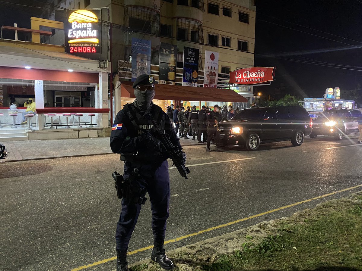 gabrielmercedez's tweet photo. El Director Gral. @PoliciaRD M/G Eduardo Alberto Then, 4:03 am del 1ro de enero sigue su recorrido de prevención en el Distrito Nacional y el Gran Santo Domingo. #TransformacionPolicialRD @pesqueiradiego @kelvinfjp @BoddenAlberto @Leo55615348 @antonioocalvo https://t.co/JklYlQGCOQ