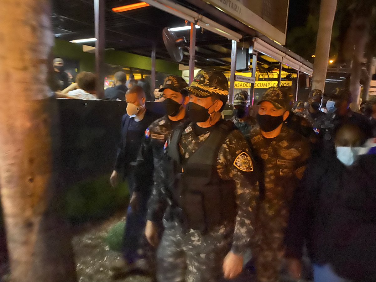 gabrielmercedez's tweet photo. El Director Gral. @PoliciaRD M/G Eduardo Alberto Then, 4:03 am del 1ro de enero sigue su recorrido de prevención en el Distrito Nacional y el Gran Santo Domingo. #TransformacionPolicialRD @pesqueiradiego @kelvinfjp @BoddenAlberto @Leo55615348 @antonioocalvo https://t.co/JklYlQGCOQ