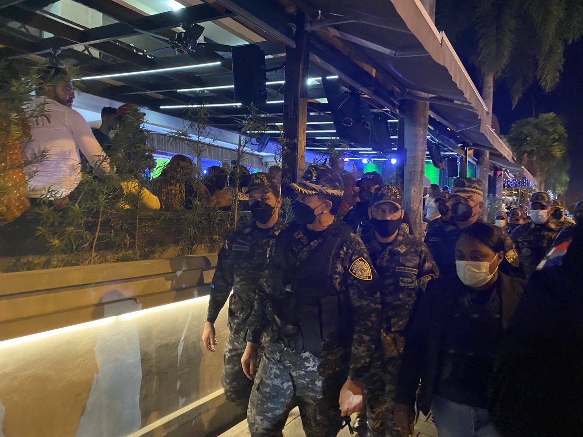 gabrielmercedez's tweet photo. El Director Gral. @PoliciaRD M/G Eduardo Alberto Then, 4:03 am del 1ro de enero sigue su recorrido de prevención en el Distrito Nacional y el Gran Santo Domingo. #TransformacionPolicialRD @pesqueiradiego @kelvinfjp @BoddenAlberto @Leo55615348 @antonioocalvo https://t.co/JklYlQGCOQ