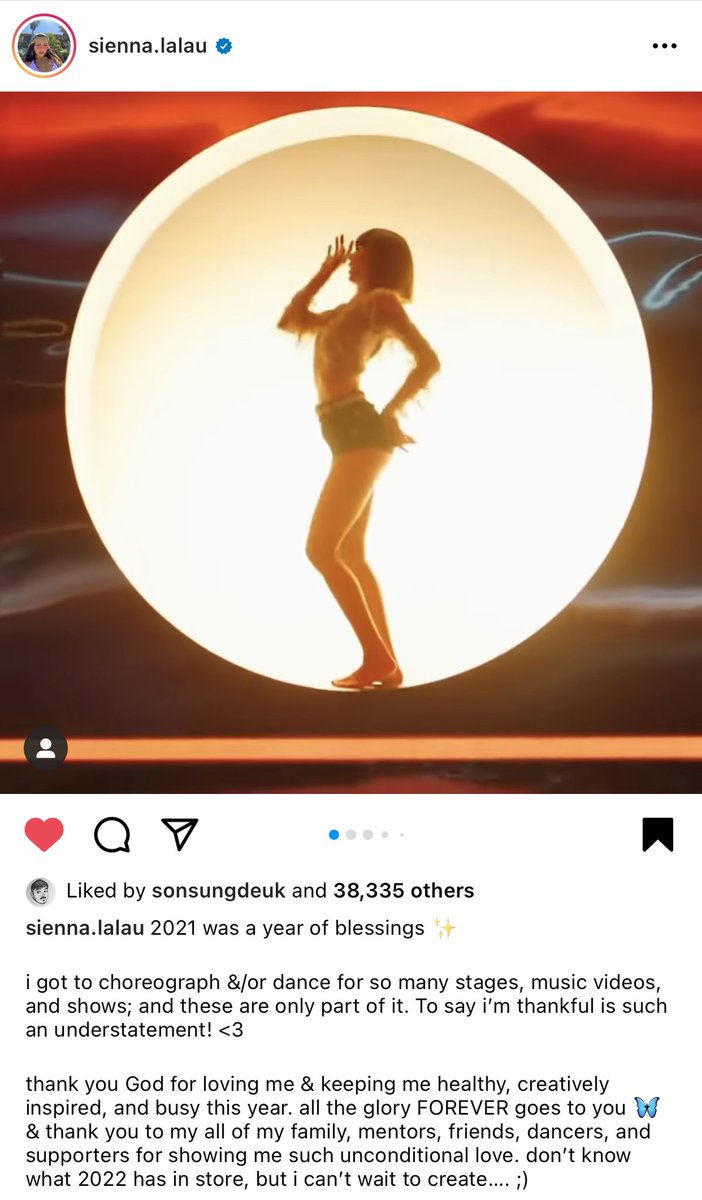Lsglobal_'s tweet photo. [IG] 220101

Choreographer Sienna Lalau IG update with #LISA ✨

"i got to choreograph &amp;/or dance for so many stages, music videos, and shows; and these are only part of it. To say i’m thankful is such an understatement! <3" 

🔗 https://t.co/f2wkvKNslp

블랙핑크 리사 
@BLACKPINK https://t.co/JNFjjG387g