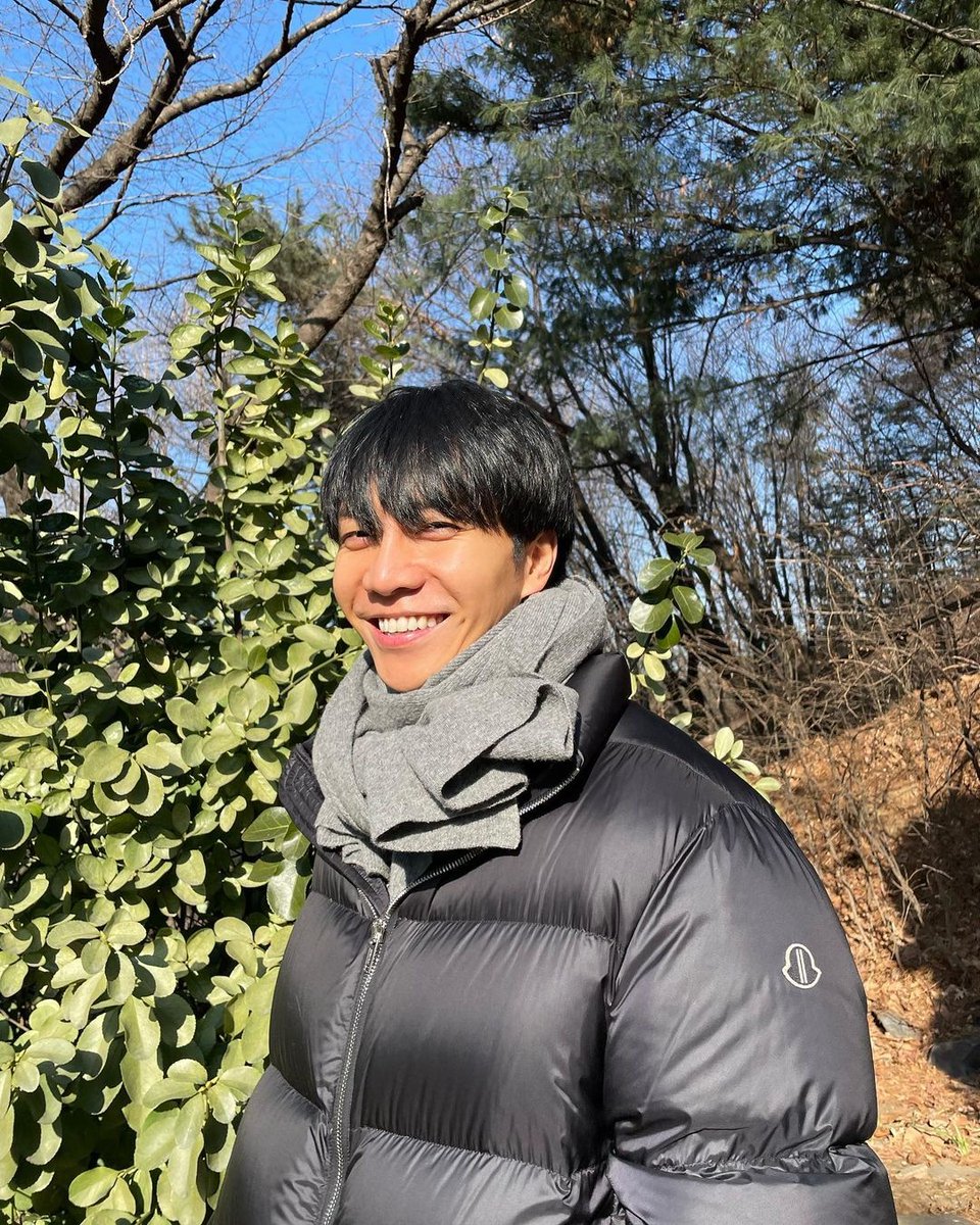 DionaAiren's tweet photo. HAPPY NEW YEAR EVERYONE! ♥️🥳

I just woke up and just saw Seung Gi's IG post. Hoping that he will announce he's next drama first then next album. Please. 🤞

#이승기
#LeeSeungGi https://t.co/mXF5FddR6t