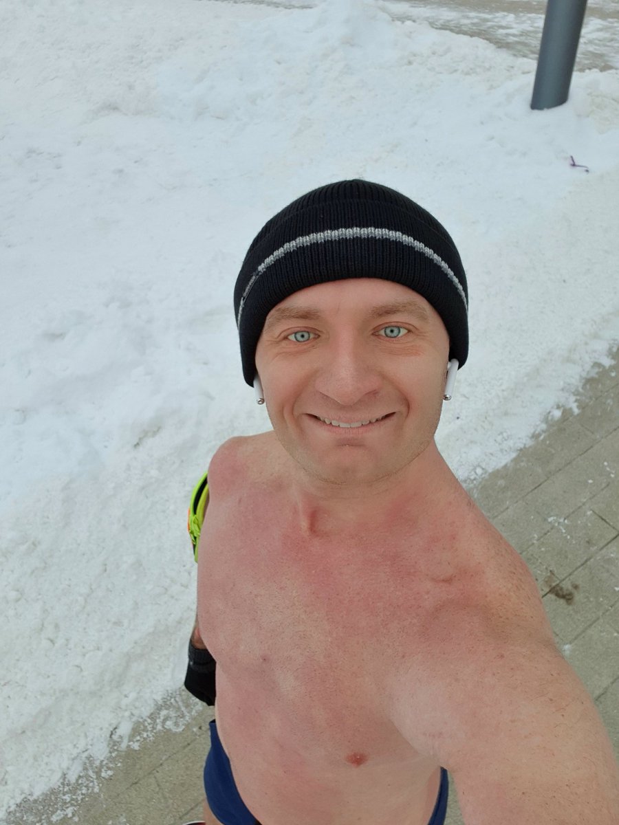 AkimchikA's tweet photo. -3° ~8km 01.01.2022 09:30

#русскаяпробежка Как встретишь, так и проведёшь год. Я как обычно с пробежки год встречаю и буду рад этому спортивному новому 2022 году! Ура ура ура 🙌 🙌 🙌 

Всех с #НовымГодом2022 🍾🍾🍾

*Пожалуйста, не повторяйте мои поступки, опасно для здоровья https://t.co/TlQYDeIAiL