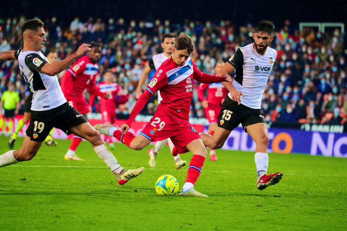 Андрио валенсия. Валенсия испания фк. Какой счет валенсия. Матч валенсия. Реал против валенсии.