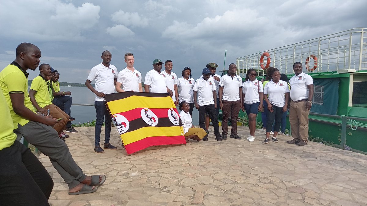 KyuConvocation's tweet photo. #kyuConvocation tour group photo at kazinga channel community boat dock @kyambogou https://t.co/aUSjMl3NJI
