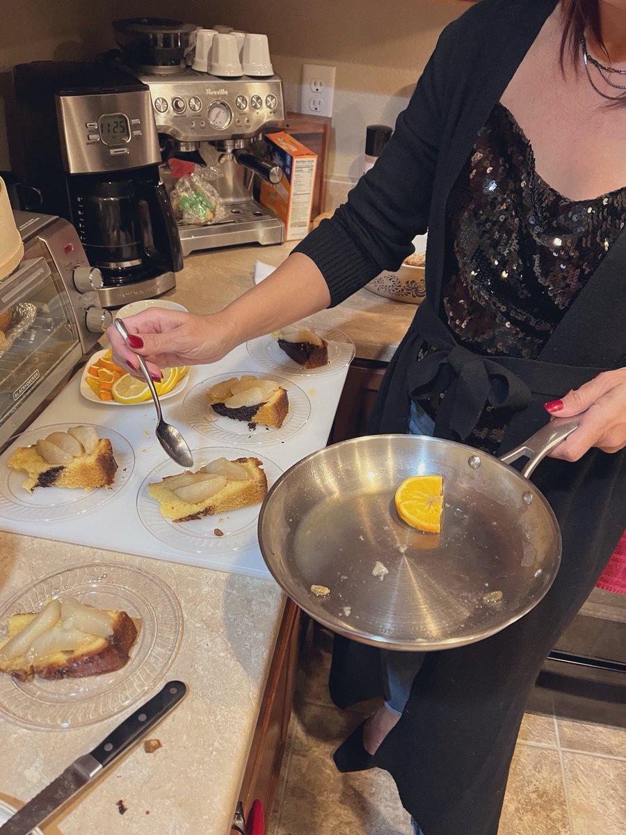 MailynSpeaks's tweet photo. The story of a Cuban-style doctored barrel bourbon cake … 
#FinDeAño2021
#DaringAndDifferent
#MamiCooks
#HappyCubanKitchen
#ItsACubanThing https://t.co/TNH1QDTpXs