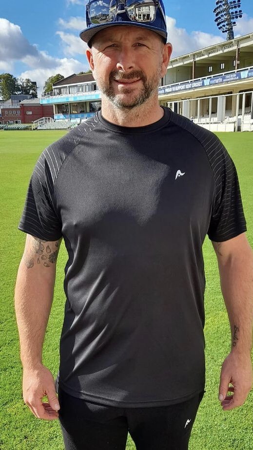 Ambition_Sport's tweet image. New Year, new competition!

We’re giving away one of our Activewear training T’s to one lucky follower!

To enter the competition simply…

Like 👍
Retweet ♻️
Follow us 🙋

As worn by the likes of @carbs646 @Stevo208 @AlexWakely1 @ngubbins31 and many others.

#crickettwitter