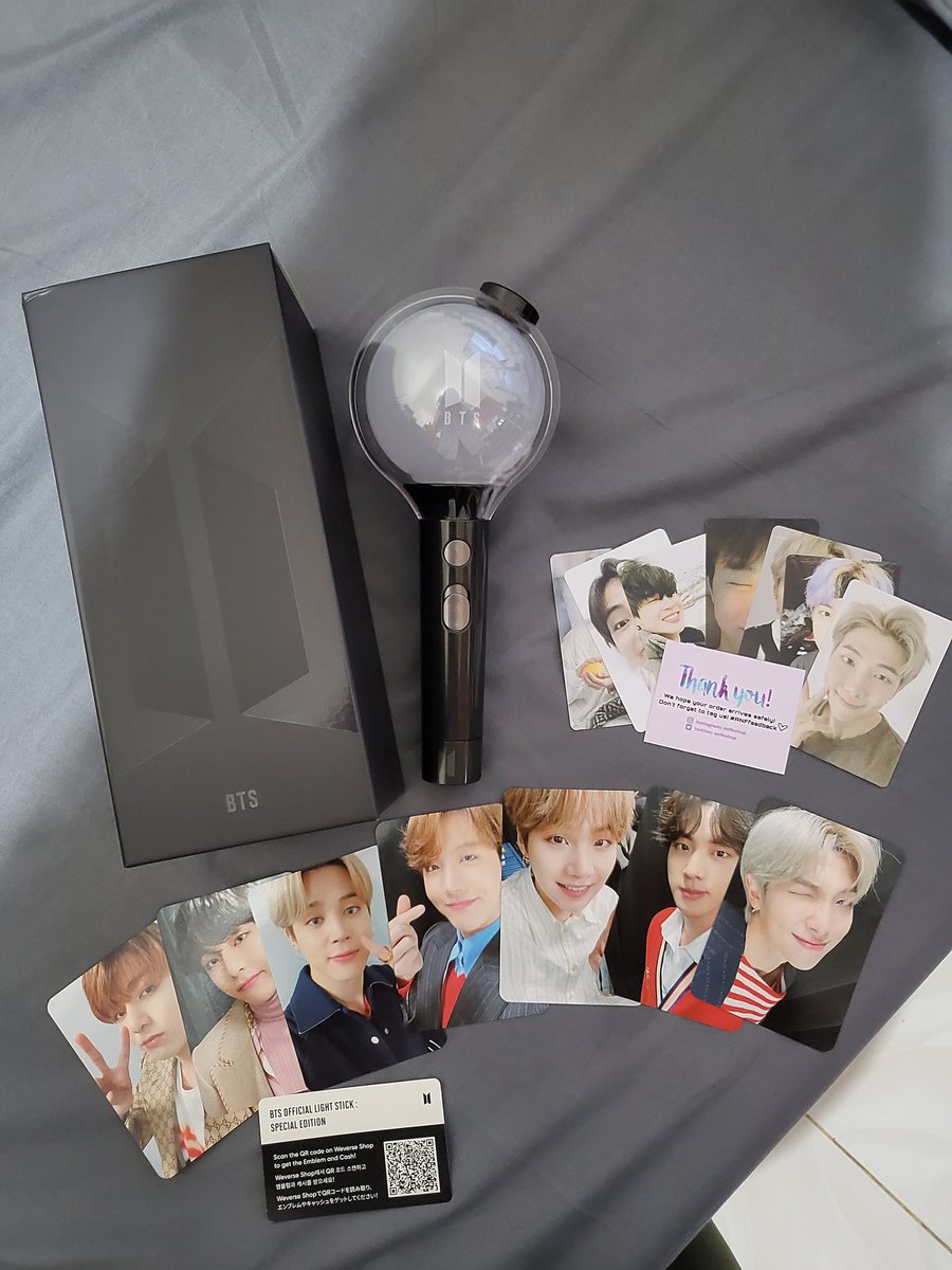 zeerendipity_'s tweet photo. Came just in time for NYE 💜
Happy New Year @BTS_twt and ARMYs
Borahae!!
#Anffeedback https://t.co/cVxv6VcbvR