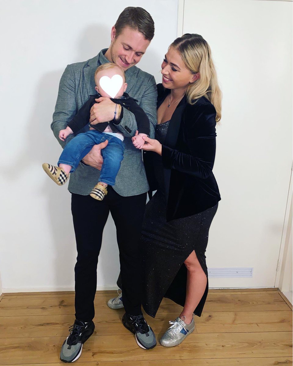 Happy New Year 2022 💫 Last year was unforgettable for us, welcoming our son Valentijn to this world 🤍