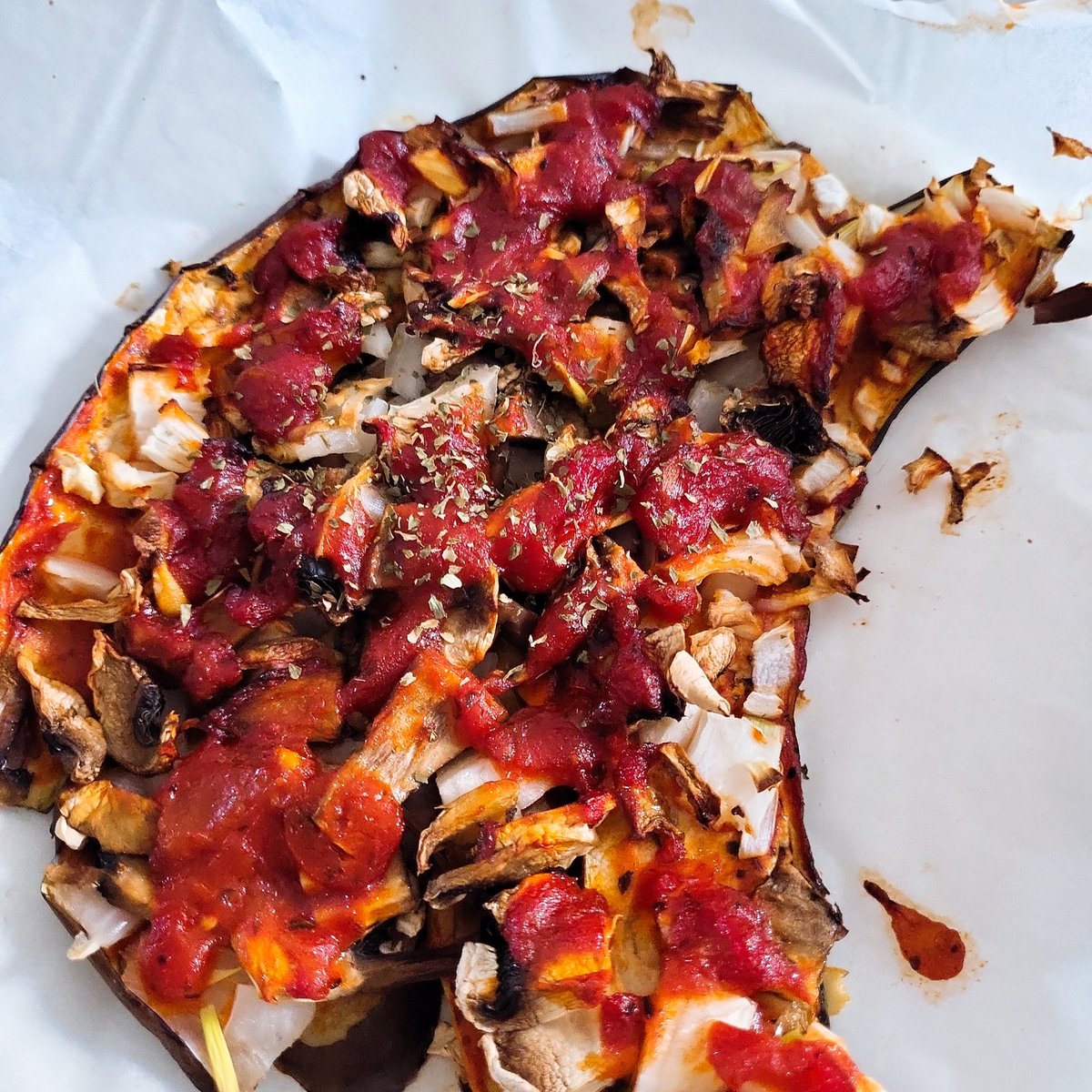 woorin_eating's tweet photo. 레시피 인용해서 만든 가지 피자
존맛입니다... 피자 치즈 뿌리고 싶었는데 참았어요ㅠㅠ
가지 하나로 만든건데 다 못 먹을정도로 배부름🤣 https://t.co/lrV2ywLOX4