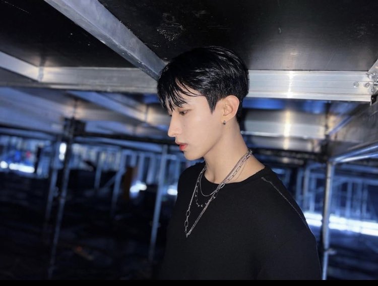 DKVOTINGTEAM's tweet photo. [IG] dk_is_dokyeom 
Happy New Year!🎉

#세븐틴 @pledis_17  도겸 #도겸 #DOKYEOM #SEOKMIN https://t.co/q7FwTg0yGU