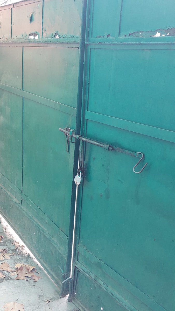 tarigami's tweet photo. In Kashmir, New Year began on another disappointing note where Police resumed their work of scuttling the legitimate voices &amp; squeezing democratic space by cracking down on protest against Delimitation Comission
Entire PAGD leadership including me have been put under house arrest https://t.co/2u5X7U18sV