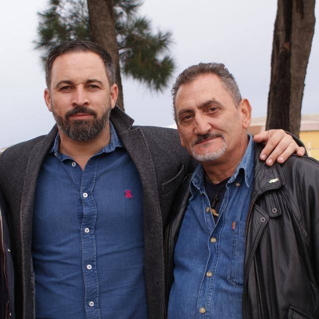 Trajano1928's tweet photo. El futuro de España, está en sus manos. Hay que poner los 5 sentidos para llevar a Santiago Abascal a la Presidencia del Gobierno. De lo contrario, la ruina en todos los aspectos será total. https://t.co/5u68DN50yt